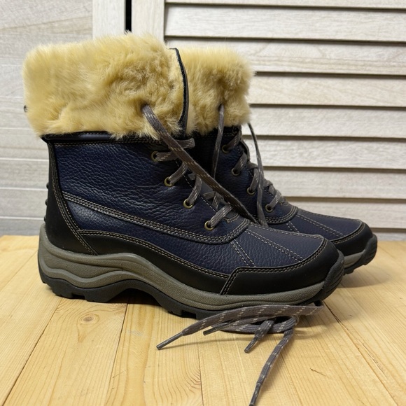 Clarks Shoes - Clark’s Women's Blue and Tan Winter Boots. Size 7.5. Excellent Condition